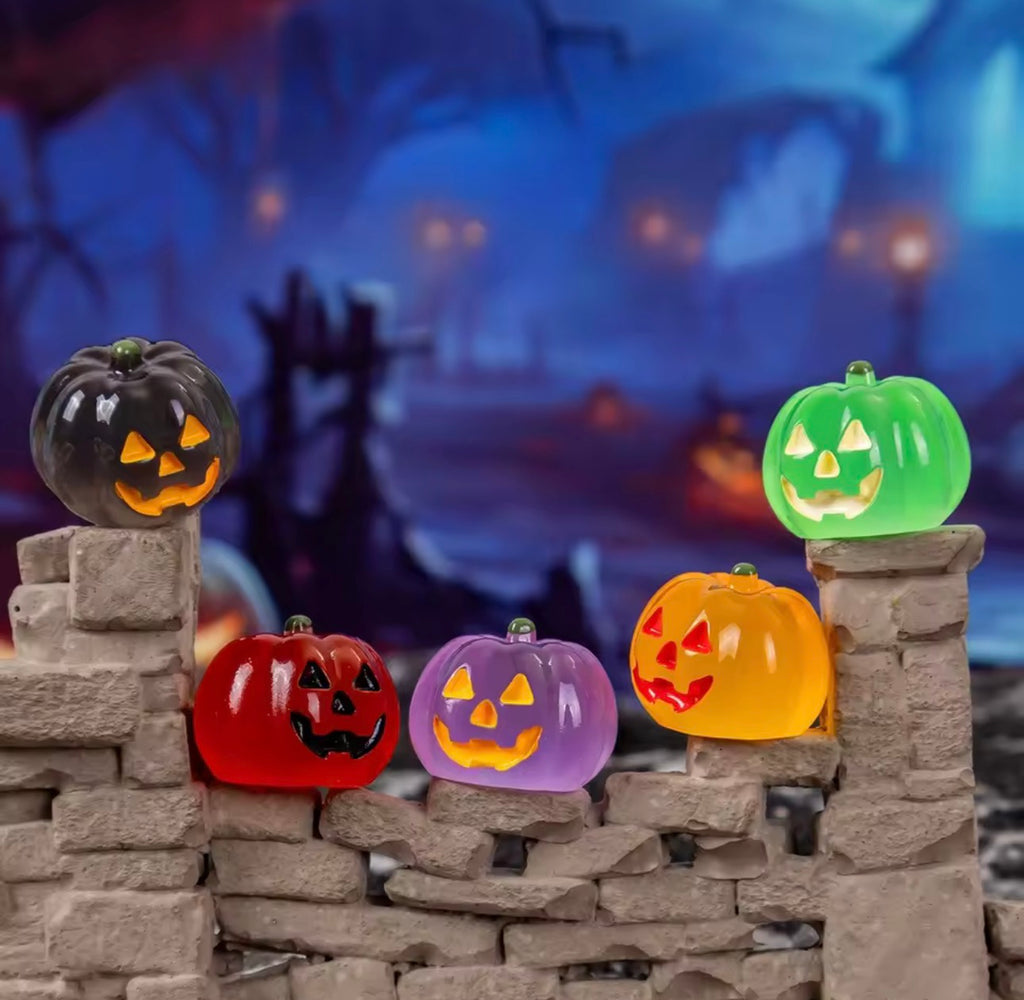 Spooky Halloween Mystery Scoop – Glow-in-the-Dark Mini Resin Charms (5-8 Pieces)