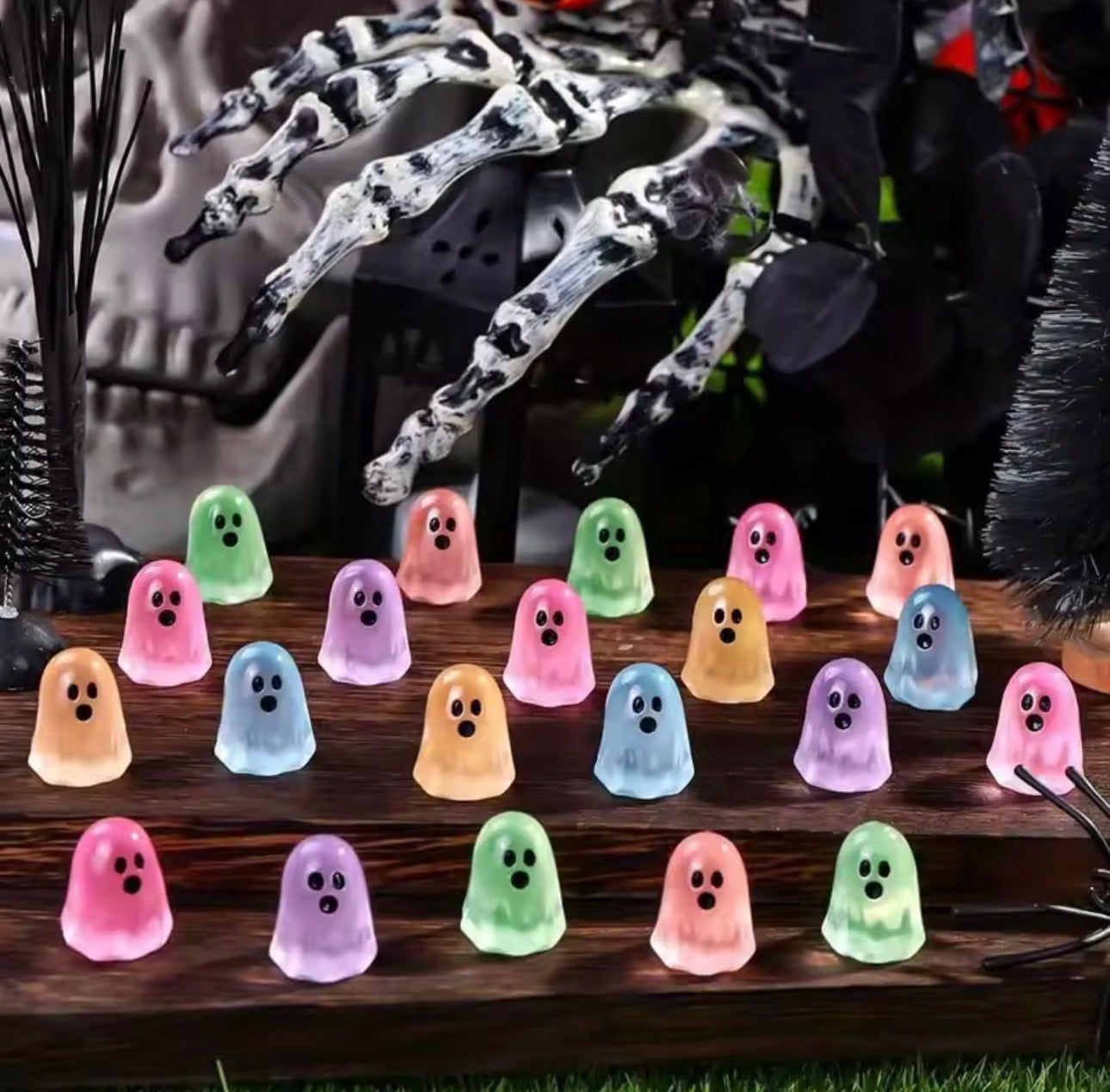 Spooky Halloween Mystery Scoop – Glow-in-the-Dark Mini Resin Charms (5-8 Pieces)