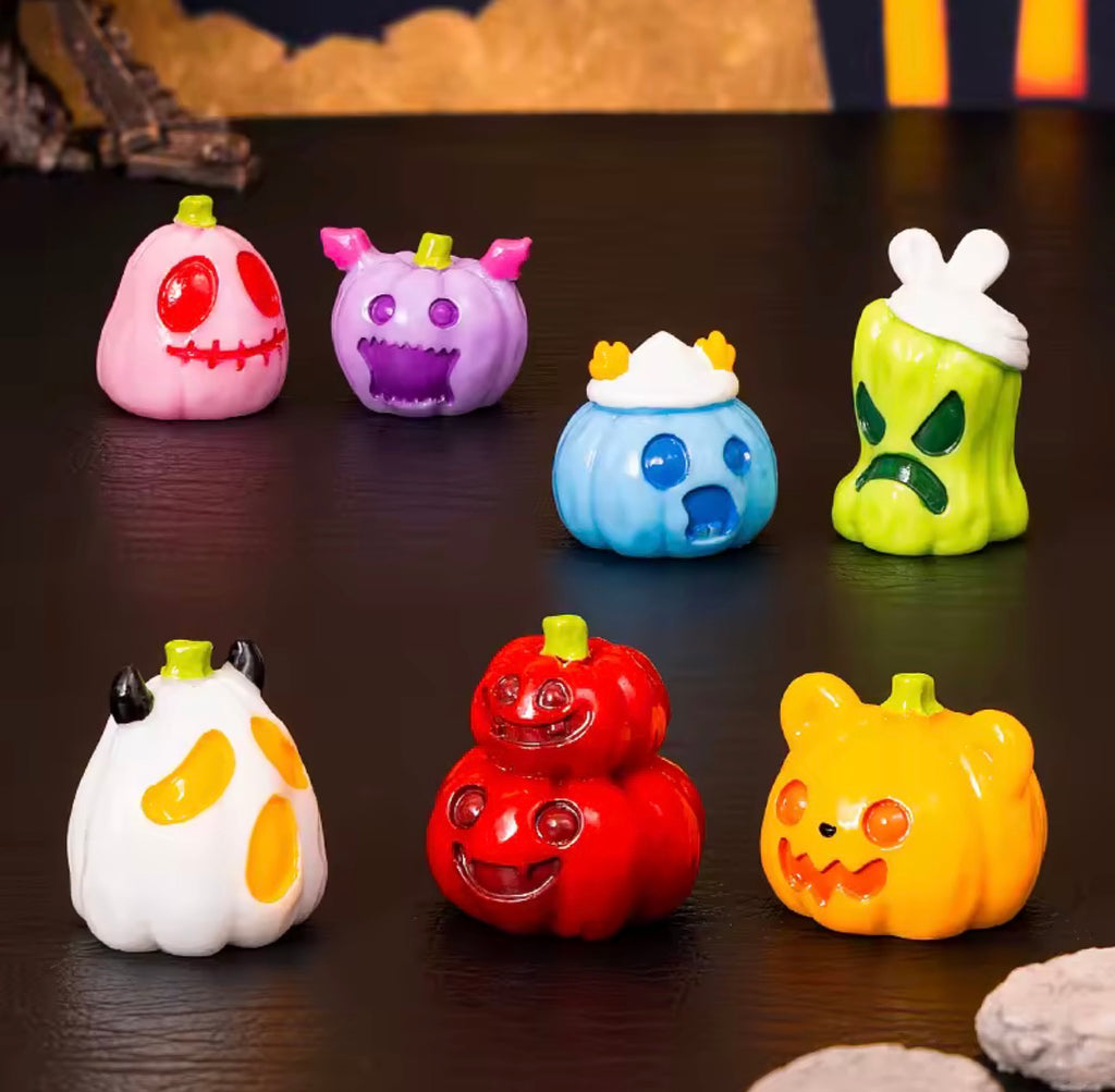 Spooky Halloween Mystery Scoop – Glow-in-the-Dark Mini Resin Charms (5-8 Pieces)