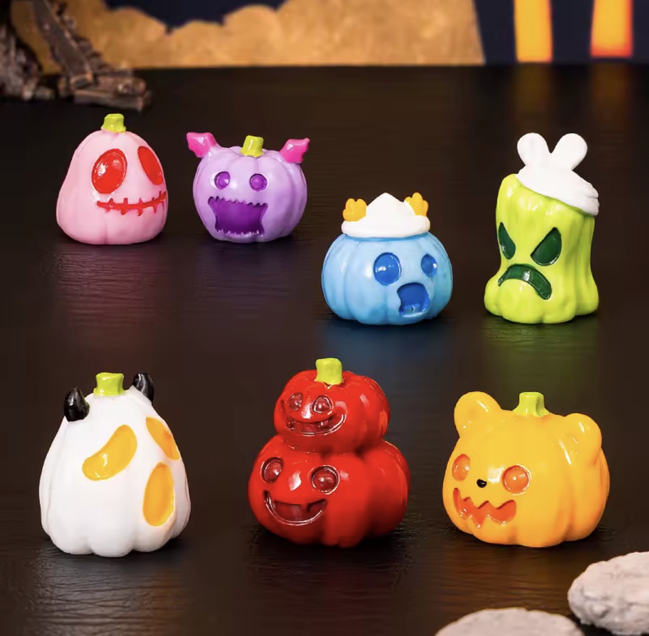 Spooky Halloween Mystery Scoop – Glow-in-the-Dark Mini Resin Charms (5-8 Pieces)