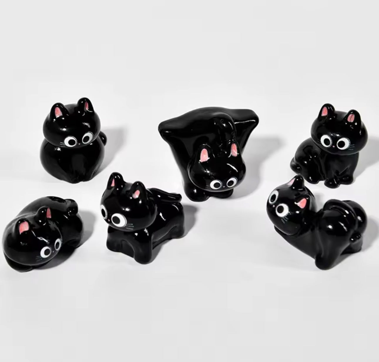 Spooky Halloween Mystery Scoop – Glow-in-the-Dark Mini Resin Charms (5-8 Pieces)