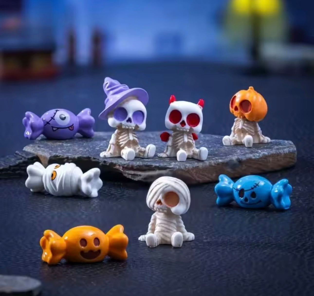 Spooky Halloween Mystery Scoop – Glow-in-the-Dark Mini Resin Charms (5-8 Pieces)